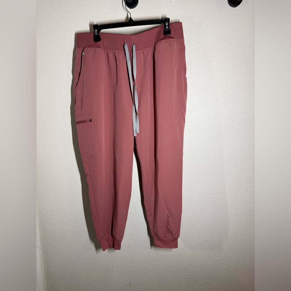 FIGS Zamora Jogger Scrub Pants Mauve - Picture 4 of 7